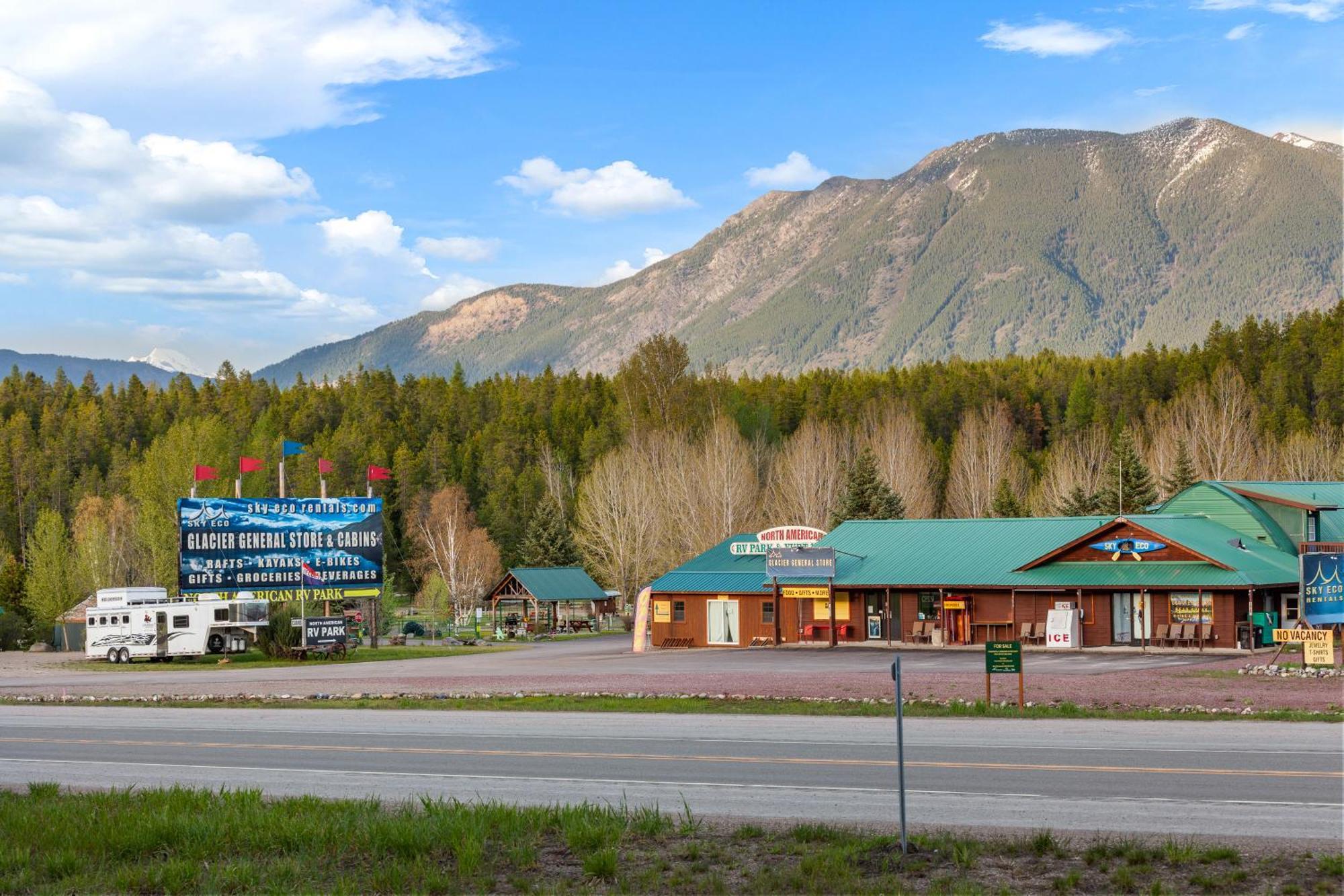 Sky Eco - Glacier General Store And Cabins Coram ภายนอก รูปภาพ