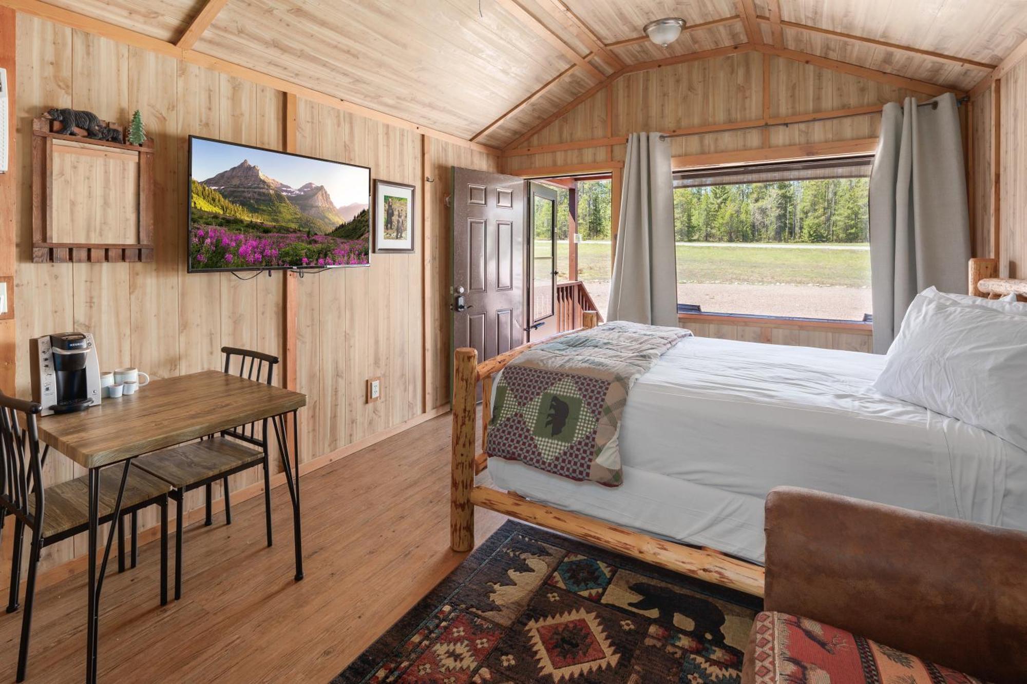 Sky Eco - Glacier General Store And Cabins Coram ภายนอก รูปภาพ