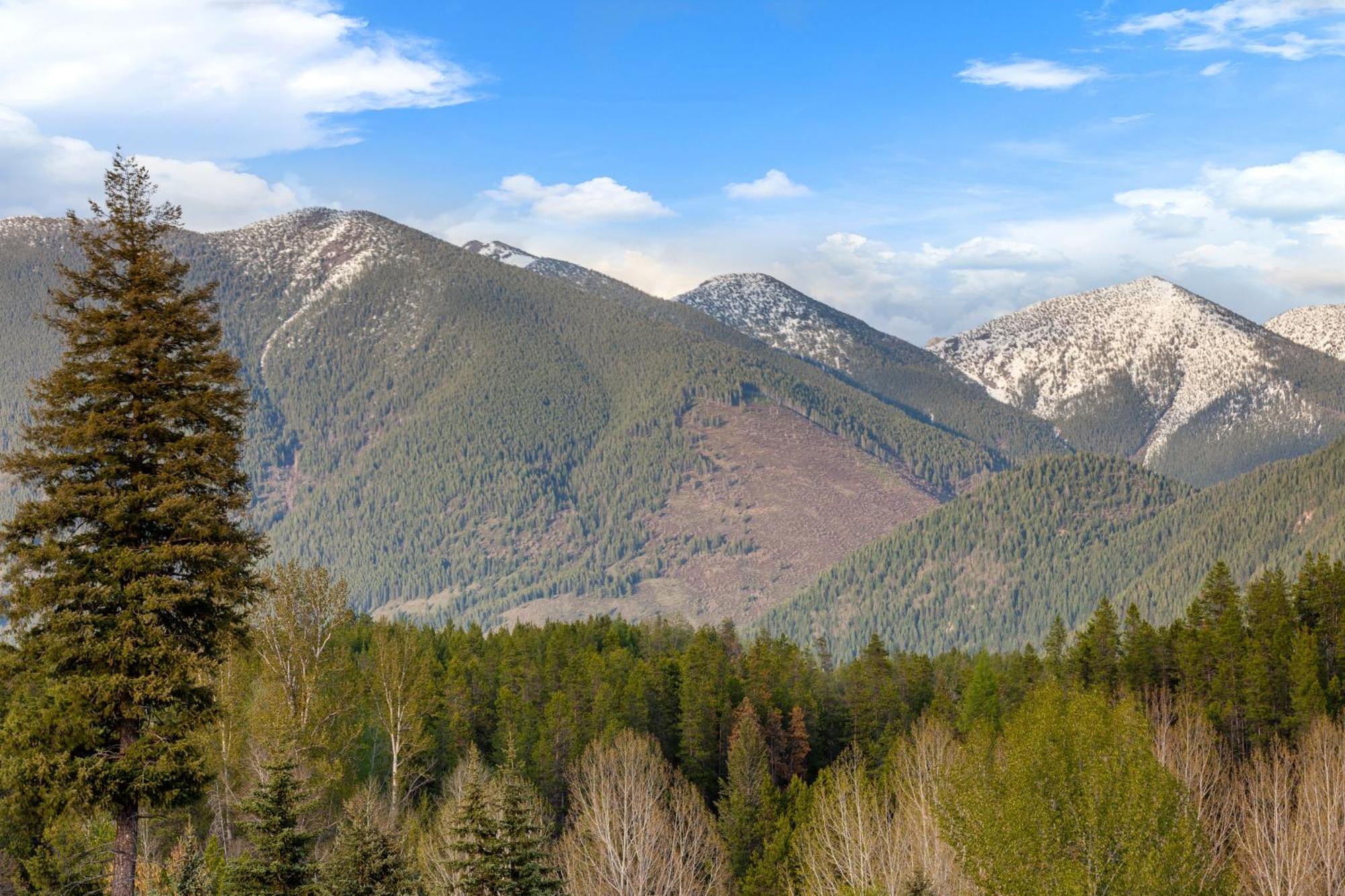 Sky Eco - Glacier General Store And Cabins Coram ภายนอก รูปภาพ