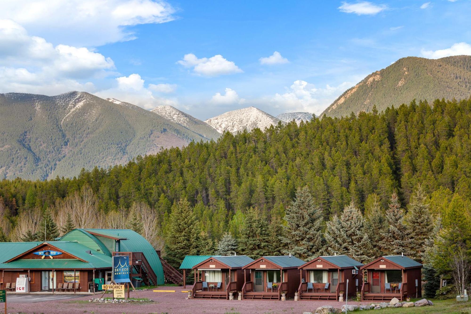 Sky Eco - Glacier General Store And Cabins Coram ภายนอก รูปภาพ
