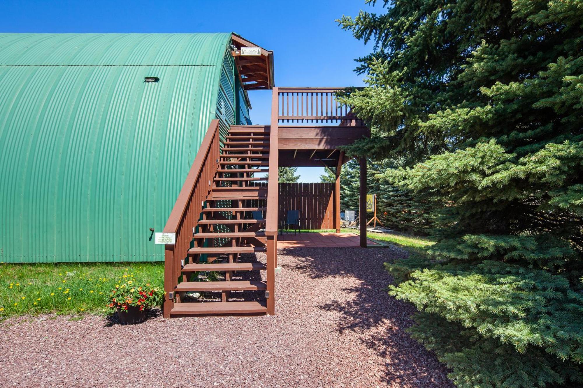 Sky Eco - Glacier General Store And Cabins Coram ภายนอก รูปภาพ