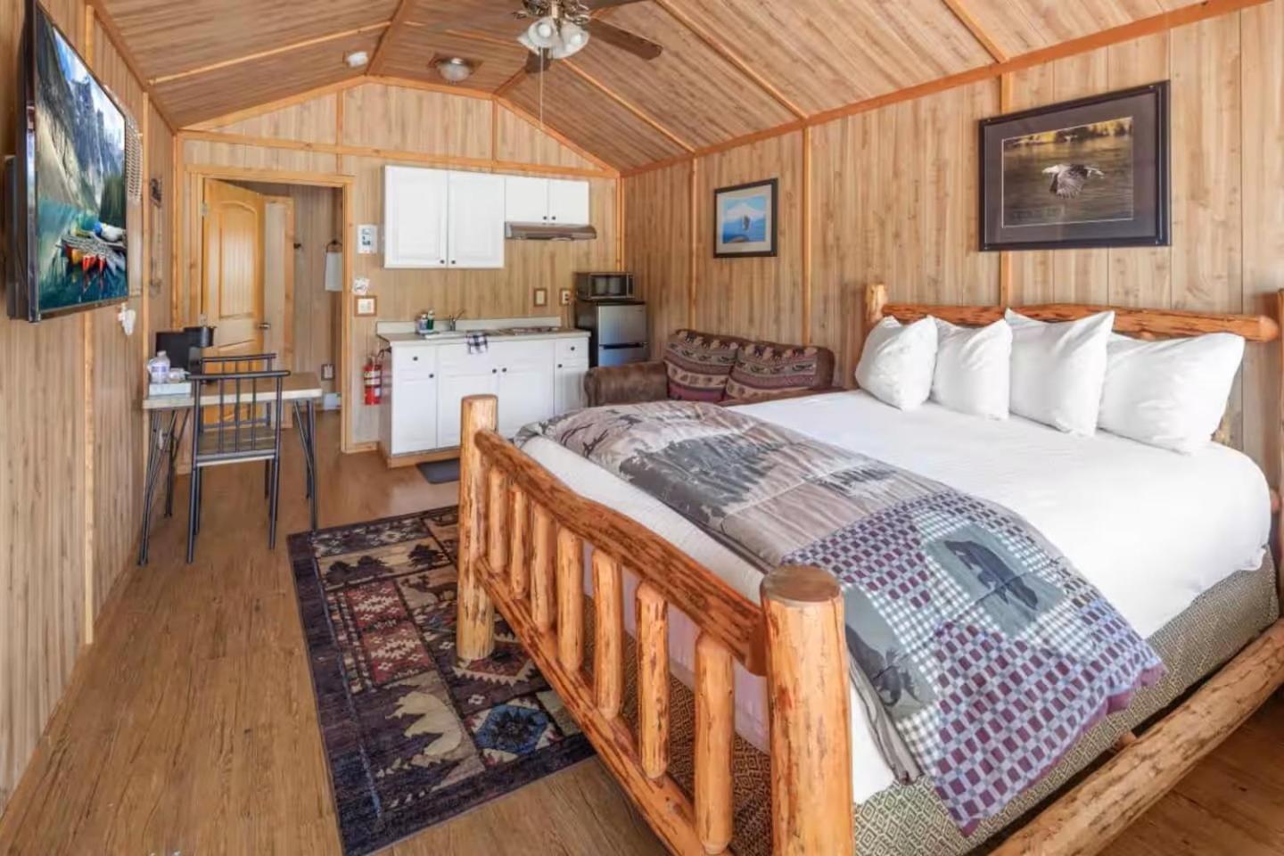 Sky Eco - Glacier General Store And Cabins Coram ภายนอก รูปภาพ
