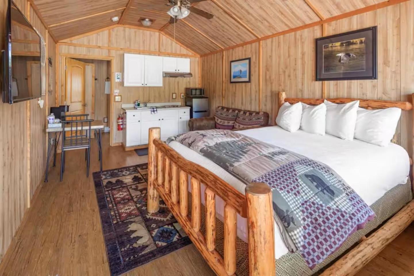 Sky Eco - Glacier General Store And Cabins Coram ภายนอก รูปภาพ