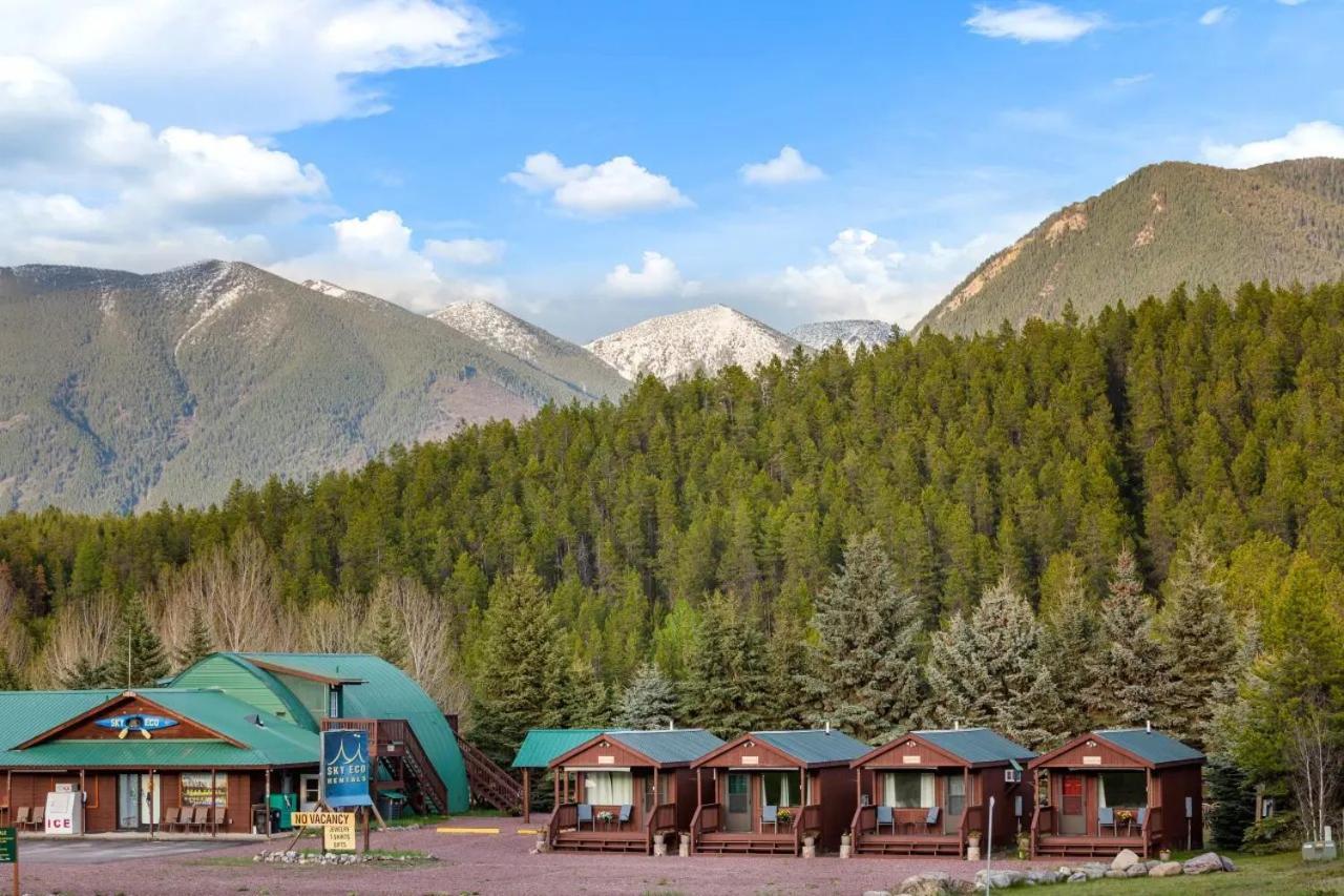 Sky Eco - Glacier General Store And Cabins Coram ภายนอก รูปภาพ